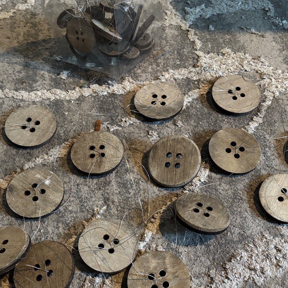 Wooden Buttons Set